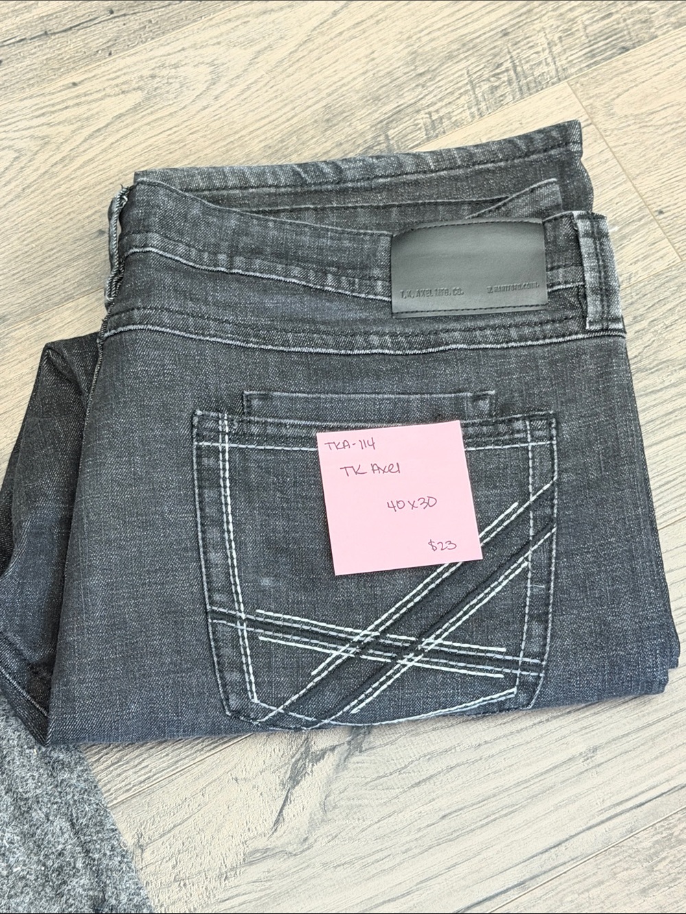 Men’s Dark Gray Straight-Leg Jeans